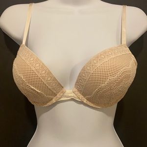 Make those babies extra big with this Very padded Victoria secret 32C bra